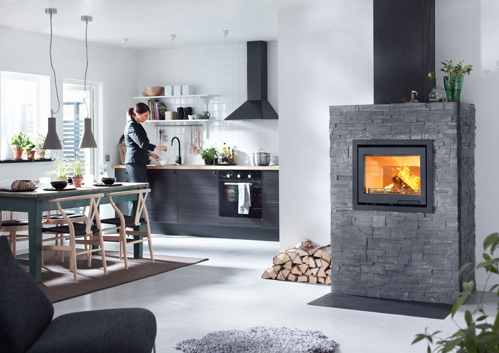 Sortiment i vår kaminbutik i Skåne